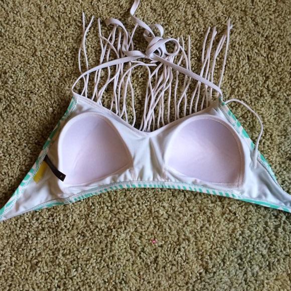 Halter bikini top with fringe - Picture 3 of 3