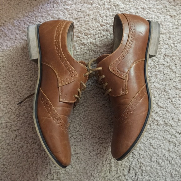 Women's lace up oxfords