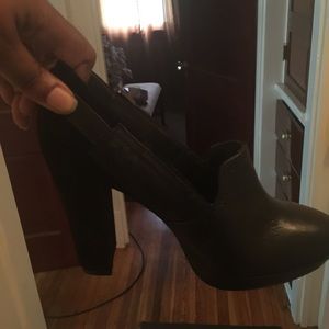 Calvin Klein "Jamie" pumps!