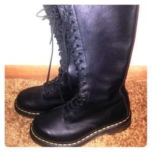 Dr. Martens 20 eyelet boot. New without tags!