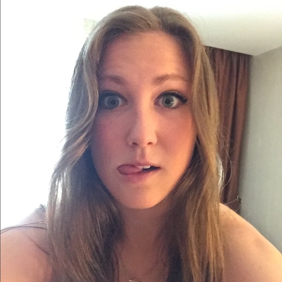 Meet your Posher, Danielle - Picture 1 of 1