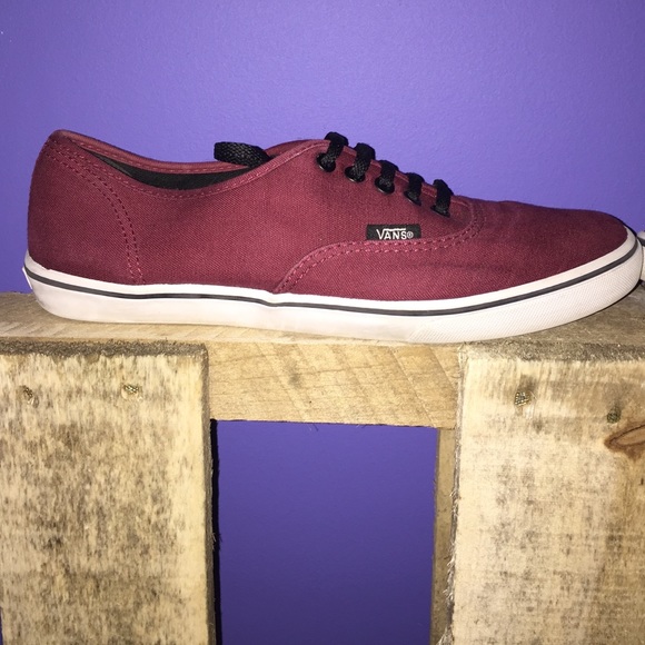 Vans maroon authentic skater shoe