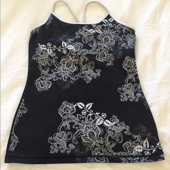Beautiful Black and white Lulu Lemon🍋