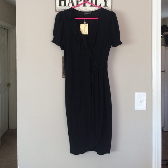Short sleeve black dress with ruffle detail - Picture 1 of 3