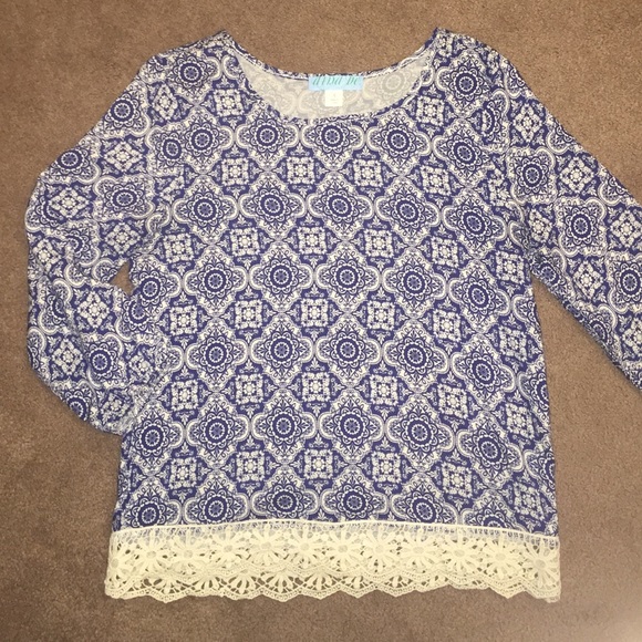 NWOT Francesca's collections navy and white blouse