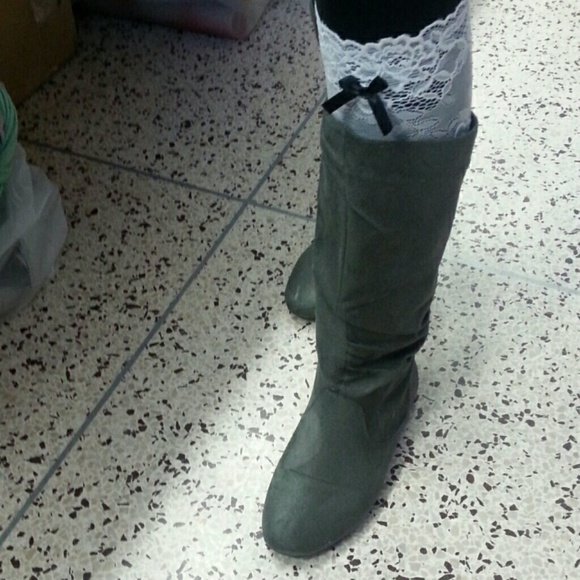 White Lace With Bow Boot Topper