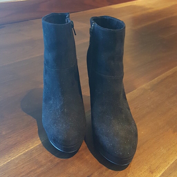 H&M black suede heeled boots