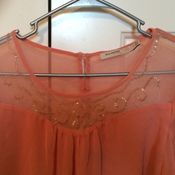 blouse - Picture 3 of 4