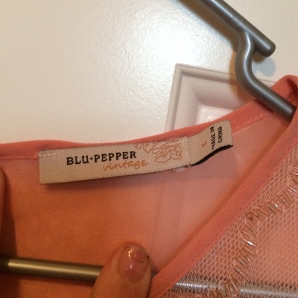 blouse - Picture 4 of 4