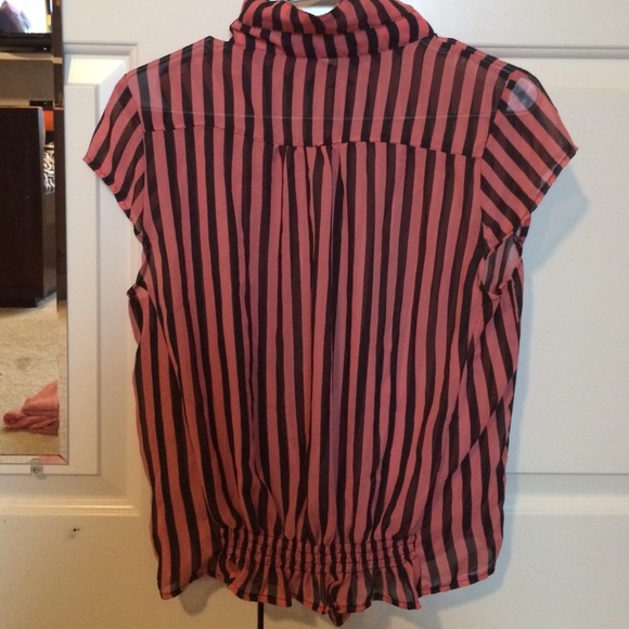 blouse - Picture 2 of 3