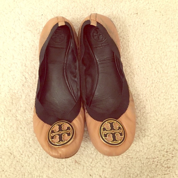 Tory Burch Shoes - Tory Burch sand/black Caroline ballet flats
