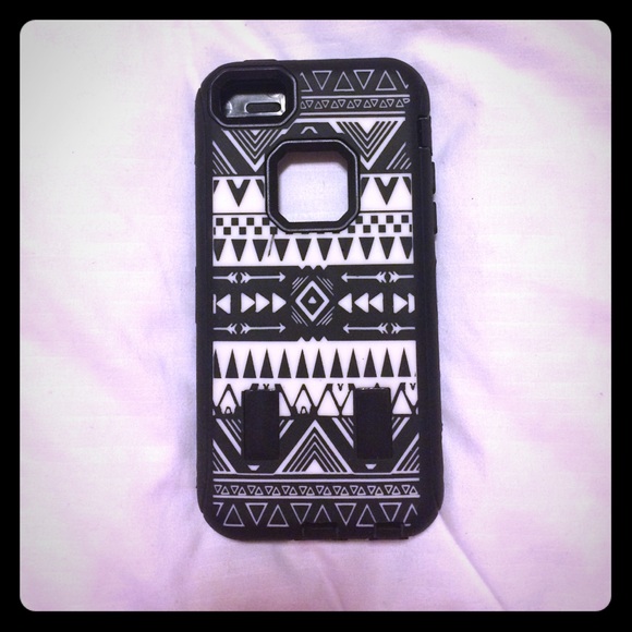BRAND NEW Black & White Tribal iPhone 5/5s Case