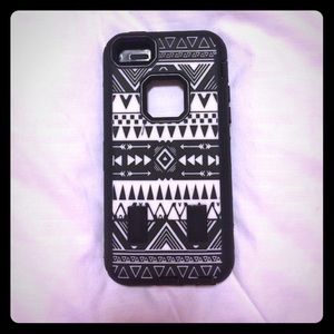 BRAND NEW Black & White Tribal iPhone 5/5s Case