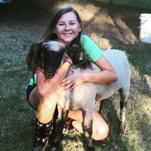 Meet your Posher, Elissa