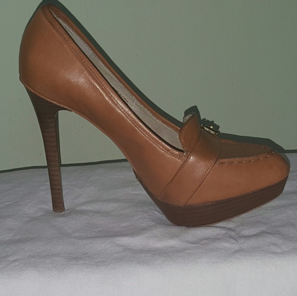 Camel brown leather pumps