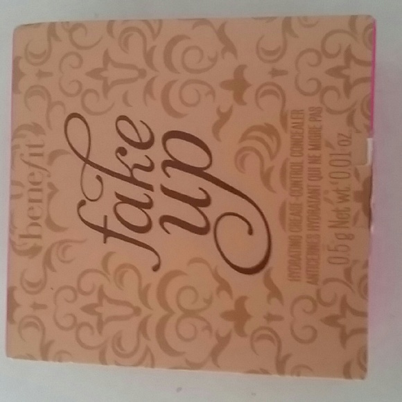 Benefit Fake Up Concealer Deluxe Sample New