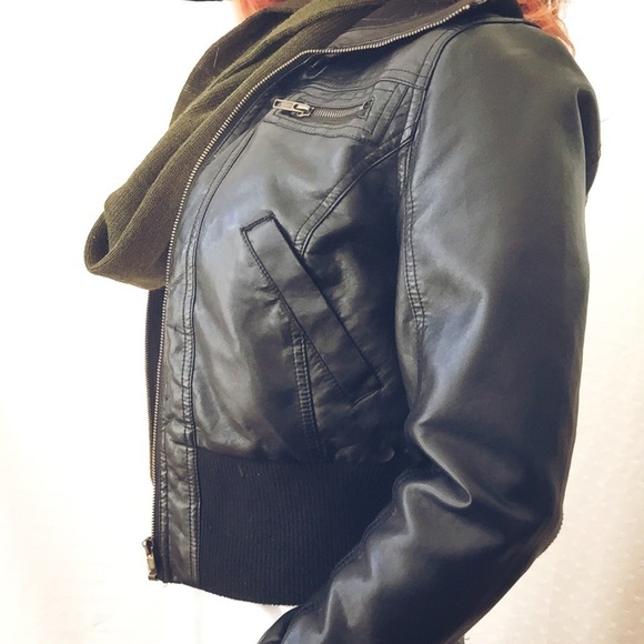 SOLD Chic black pilot jacket - Picture 3 of 4