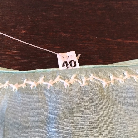 Embroidered women's silk shirt. - Picture 2 of 3