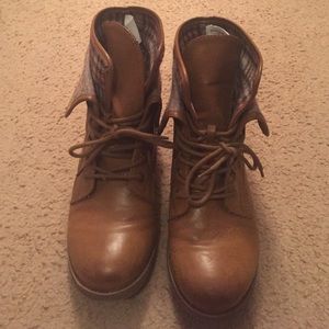Combat boots