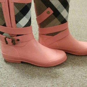 BRAND NEW NEVER WORN BURBERRY RAIN BOOTS