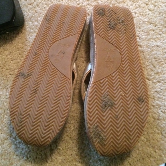 sandals - Picture 2 of 4