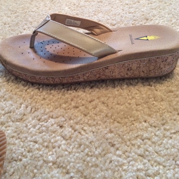 sandals - Picture 3 of 4