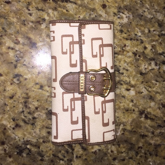 GUESS by Marciano WORLD LOGO LEATHER WALLET - Picture 2 of 4