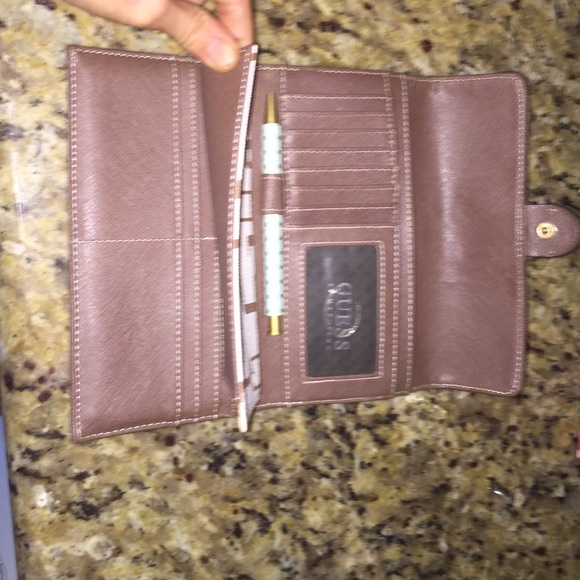 GUESS by Marciano WORLD LOGO LEATHER WALLET - Picture 3 of 4