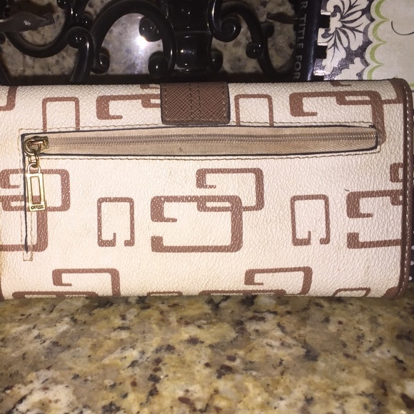 GUESS by Marciano WORLD LOGO LEATHER WALLET - Picture 4 of 4