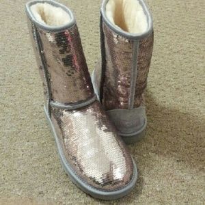 BRAND NEW UGGS !!