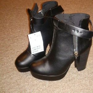 Black boots H&M brand new!!