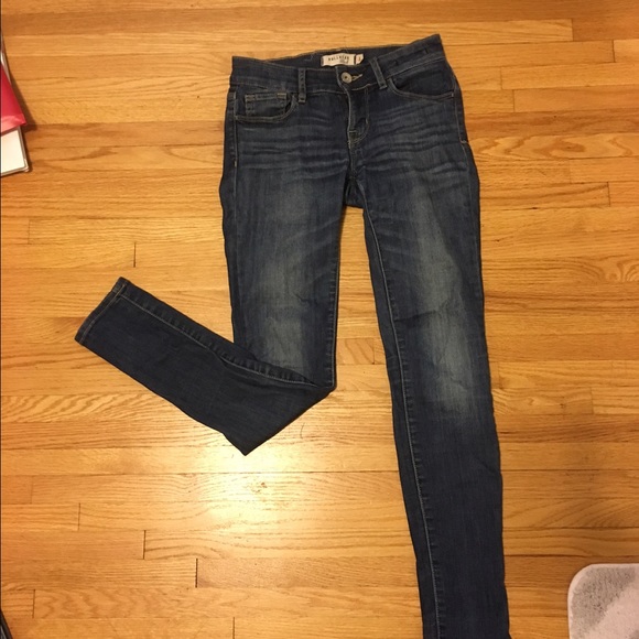 Bullhead black dark wash skinny jeans - Picture 2 of 3