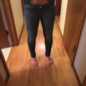 Bullhead black dark wash skinny jeans