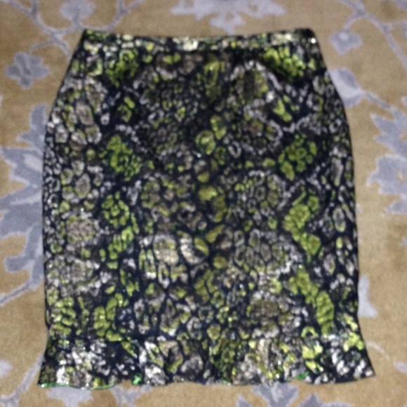 Tahari green leopard print skirt wit flounce hem - Picture 2 of 4