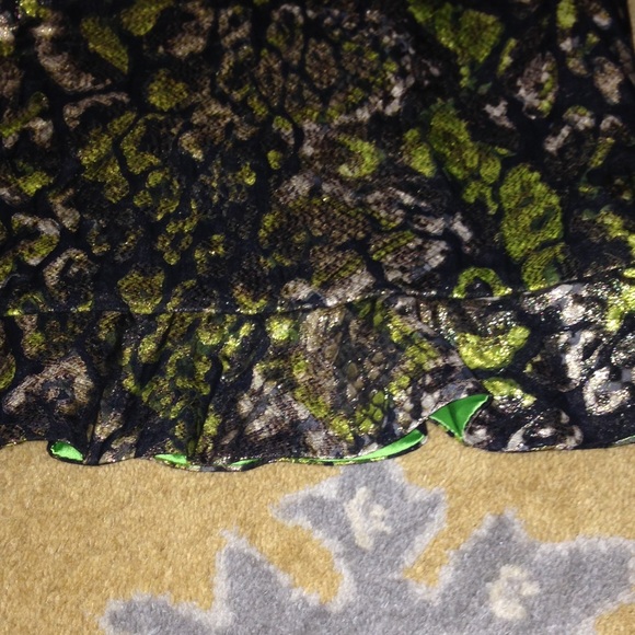 Tahari green leopard print skirt wit flounce hem - Picture 3 of 4