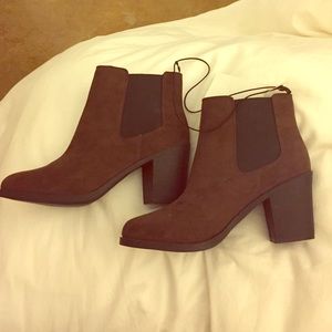 Brand new brown winter boots!