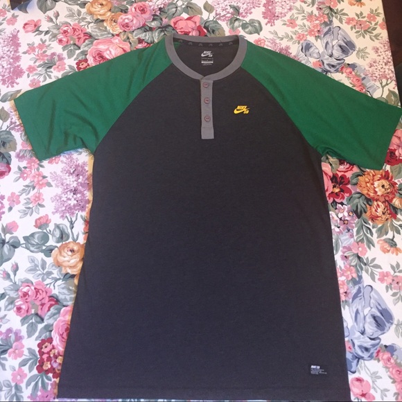 NWOT Nike Dry-Fit Men's Shirt