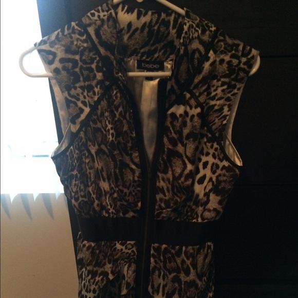 Bebe Animal print zip dress size small