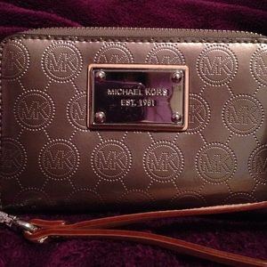 Michael Kors Wrislet Wallet