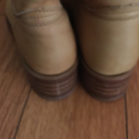 Frye campus banana color . - Picture 3 of 4