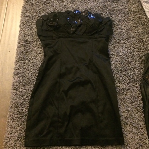 black dress - Picture 1 of 3