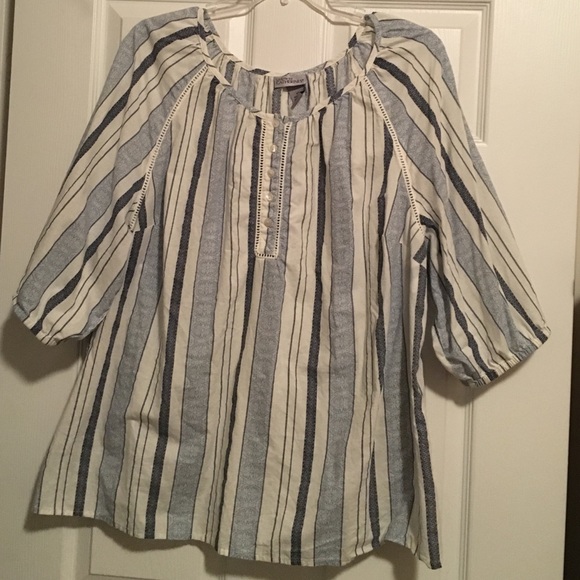 Cute top.  Perfect with jeans or capris.