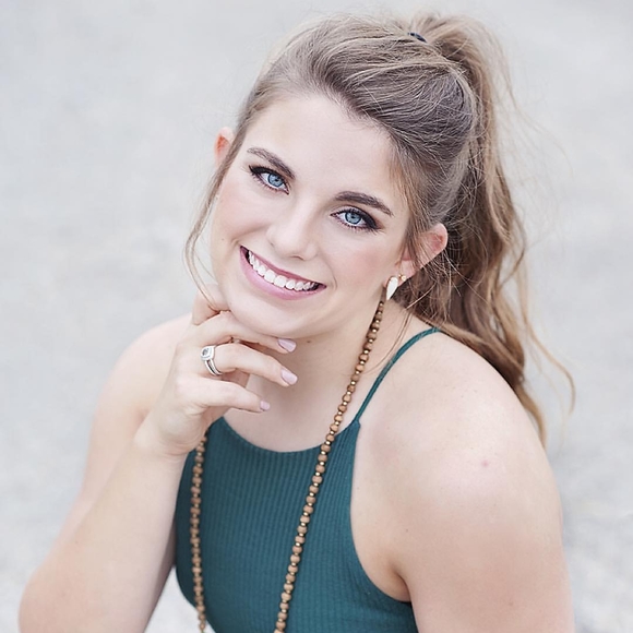 Meet your Posher, Abi