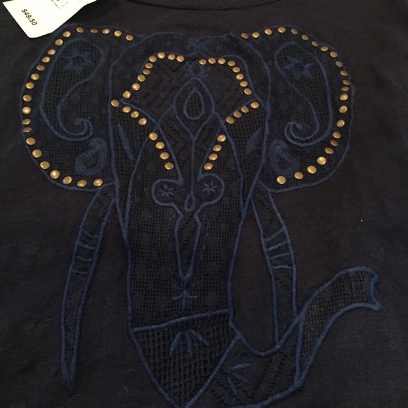 NEVER WORN elephant tee