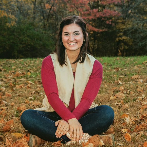 Meet your Posher, Lauren - Picture 1 of 1