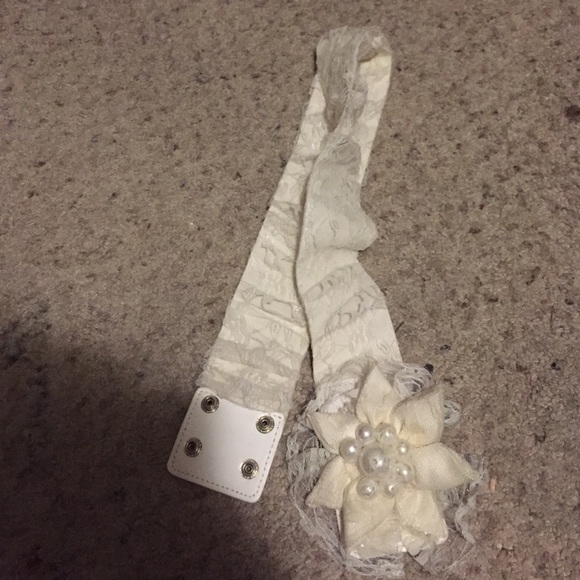 Belt only worn once - Picture 1 of 1