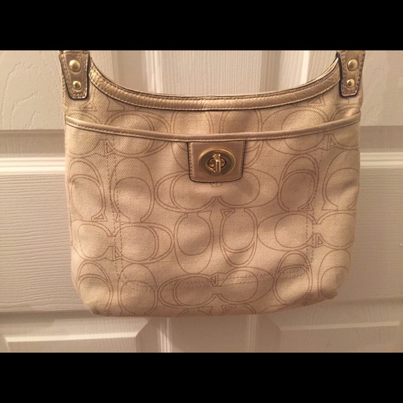 Authentic coach purse - Picture 2 of 3