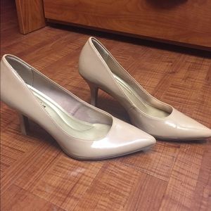 Nude Patent Pumps