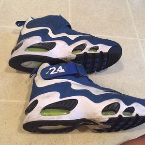 NIKE GRIFFIES SNEAKERS