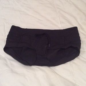 Size 4 Lululemon Hot yoga shorts